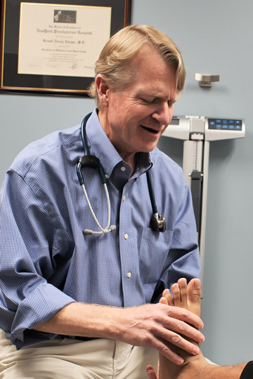A picture of Dr. Cook from One Health working with a patient supporting  integration in a patient's experience.